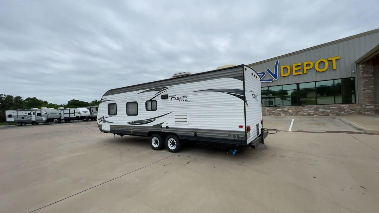 2015 WHITE SALEM CRUISE LITE 261BH (4X4TSMB20F7) , located at 4319 N Main Street, Cleburne, TX, 76033, (817) 221-0660, 32.435829, -97.384178 - This 2015 Forest River Salem Cruise Lite 261BHXL travel trailer measures 29'1" feet. It is a dual axle, chrome wheel setup with electric drum brakes. Its dry weight is 4,313 lbs, its payload capacity 3,082 lbs, and its hitch weight 434 lbs. The aluminum exterior is painted white with gray graphics. - Photo #7