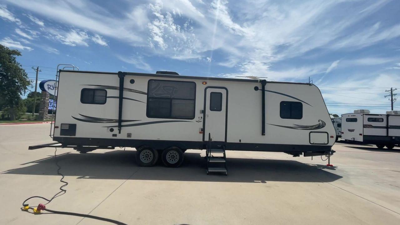 2016 WHITE HEARTLAND TRAIL RUNNER 27RKS (5SFEB3321GE) , Length: 33.4 ft. | Dry Weight: 6,542 lbs. | Gross Weight: 9,000 lbs. | Slides: 1 transmission, located at 4319 N Main Street, Cleburne, TX, 76033, (817) 221-0660, 32.435829, -97.384178 - With the 2016 Heartland Trail Runner 27RKS travel trailer, set out on an adventure-filled and comfortable tour. For those looking for an unforgettable camping experience, this well-designed RV offers the ideal blend of roomy living, contemporary conveniences, and considerate features. The measure - Photo #2