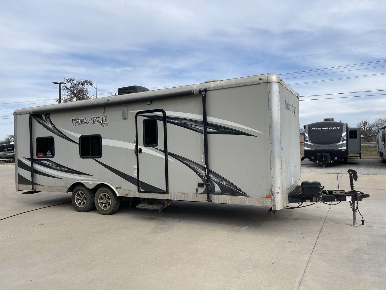 2016 WHITE FOREST RIVER WORK N PLAY 25CB (4X4TWPA21GB) , located at 4319 N Main St, Cleburne, TX, 76033, (817) 678-5133, 32.385960, -97.391212 - Photo #19