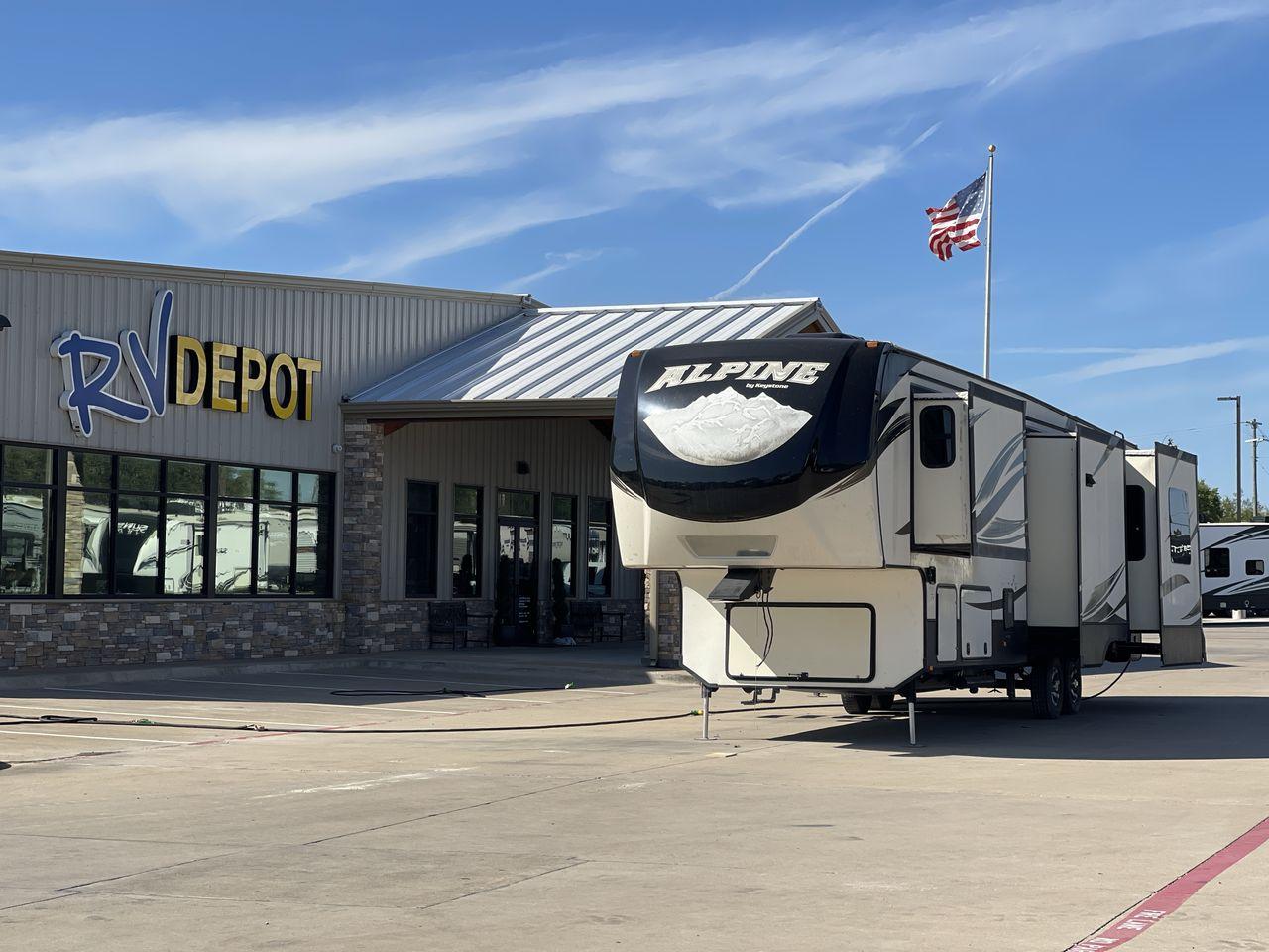 photo of 2016 KEYSTONE ALPINE 3511RE FIFTH WHEEL