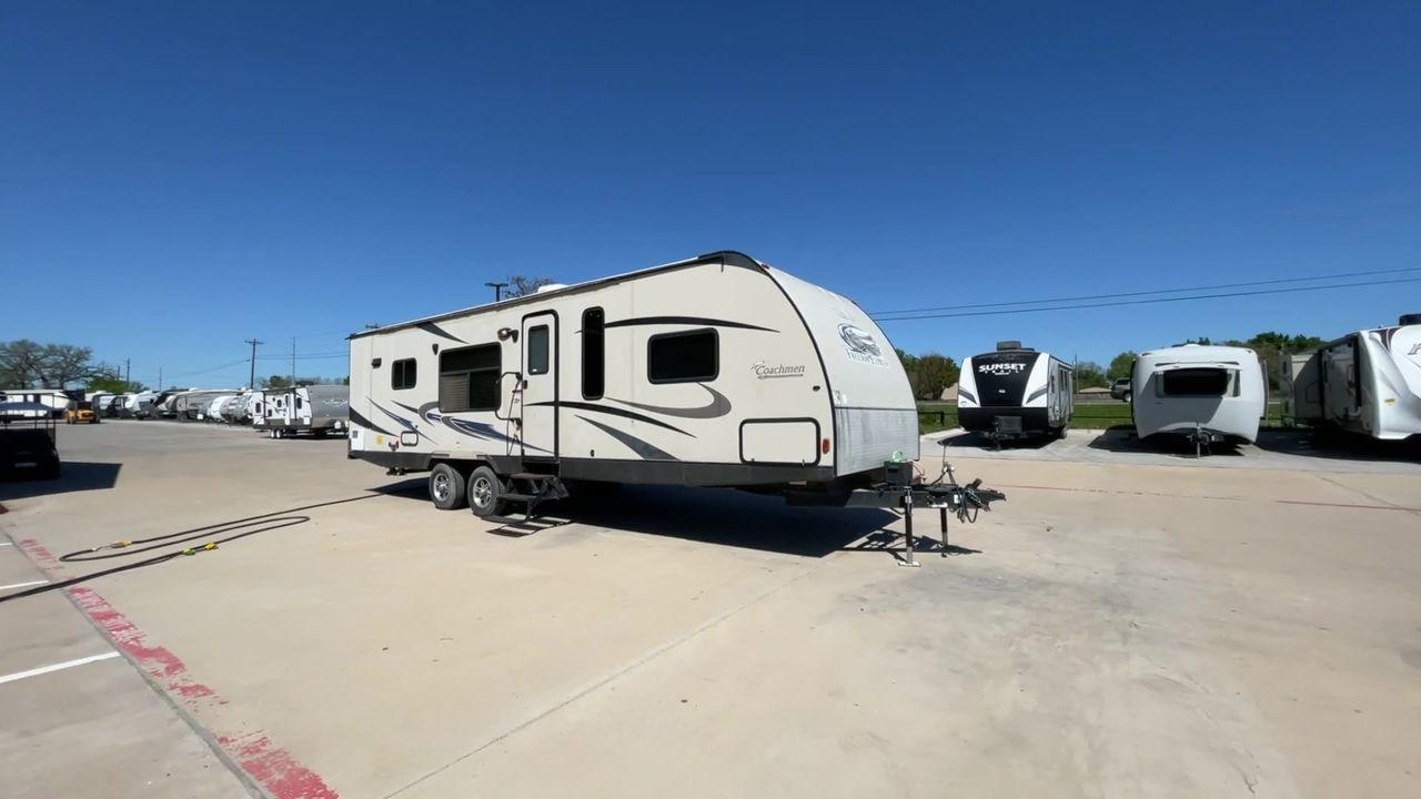 2015 WHITE COACHMEN FREEDOM EXPRESS 305R (5ZT2FEWB3FA) , Length: 34.5 ft | Dry Weight: 6,199 lbs | Gross Weight: 9,500 lbs | Slides: 2 transmission, located at 4319 N Main St, Cleburne, TX, 76033, (817) 678-5133, 32.385960, -97.391212 - Photo #3