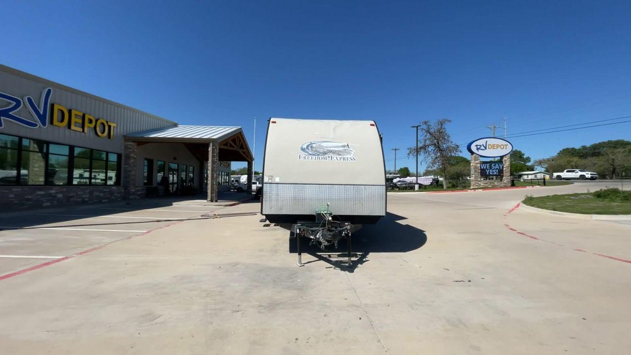 2015 WHITE COACHMEN FREEDOM EXPRESS 305R (5ZT2FEWB3FA) , Length: 34.5 ft | Dry Weight: 6,199 lbs | Gross Weight: 9,500 lbs | Slides: 2 transmission, located at 4319 N Main St, Cleburne, TX, 76033, (817) 678-5133, 32.385960, -97.391212 - Photo #4