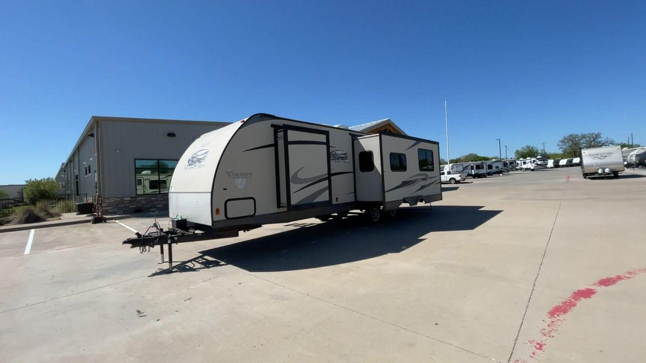 2015 WHITE COACHMEN FREEDOM EXPRESS 305R (5ZT2FEWB3FA) , Length: 34.5 ft | Dry Weight: 6,199 lbs | Gross Weight: 9,500 lbs | Slides: 2 transmission, located at 4319 N Main Street, Cleburne, TX, 76033, (817) 221-0660, 32.435829, -97.384178 - Photo #5