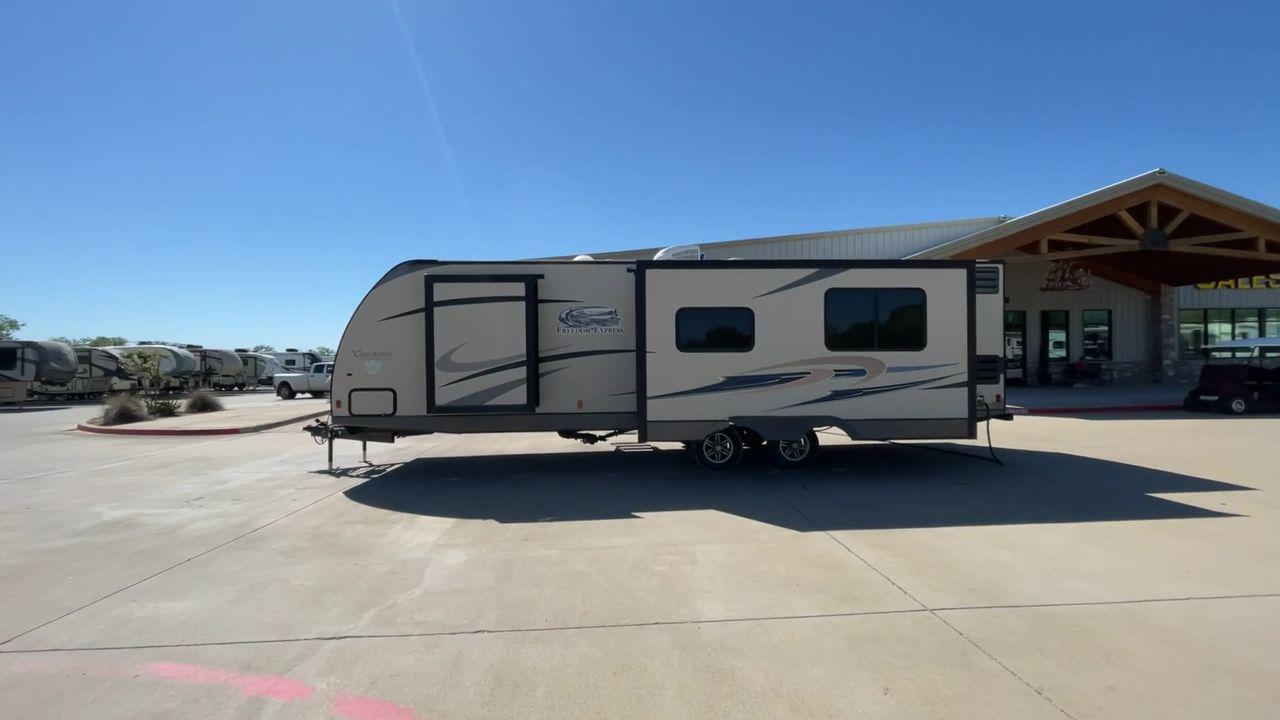 2015 WHITE COACHMEN FREEDOM EXPRESS 305R (5ZT2FEWB3FA) , Length: 34.5 ft | Dry Weight: 6,199 lbs | Gross Weight: 9,500 lbs | Slides: 2 transmission, located at 4319 N Main Street, Cleburne, TX, 76033, (817) 221-0660, 32.435829, -97.384178 - Photo #6