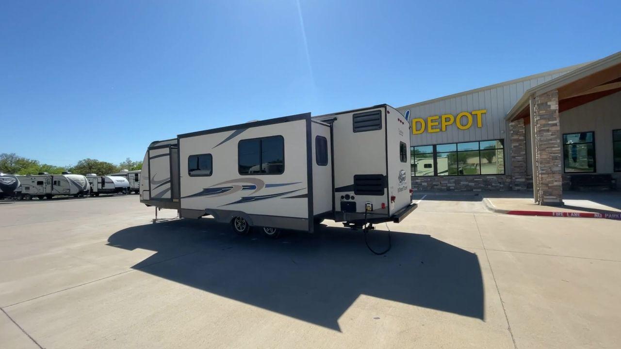 2015 WHITE COACHMEN FREEDOM EXPRESS 305R (5ZT2FEWB3FA) , Length: 34.5 ft | Dry Weight: 6,199 lbs | Gross Weight: 9,500 lbs | Slides: 2 transmission, located at 4319 N Main St, Cleburne, TX, 76033, (817) 678-5133, 32.385960, -97.391212 - Photo #7