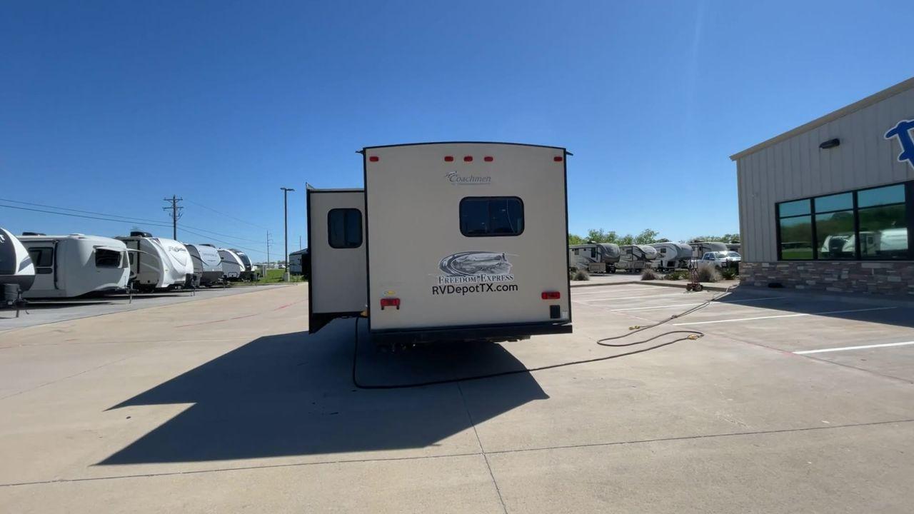 2015 WHITE COACHMEN FREEDOM EXPRESS 305R (5ZT2FEWB3FA) , Length: 34.5 ft | Dry Weight: 6,199 lbs | Gross Weight: 9,500 lbs | Slides: 2 transmission, located at 4319 N Main Street, Cleburne, TX, 76033, (817) 221-0660, 32.435829, -97.384178 - Photo #8