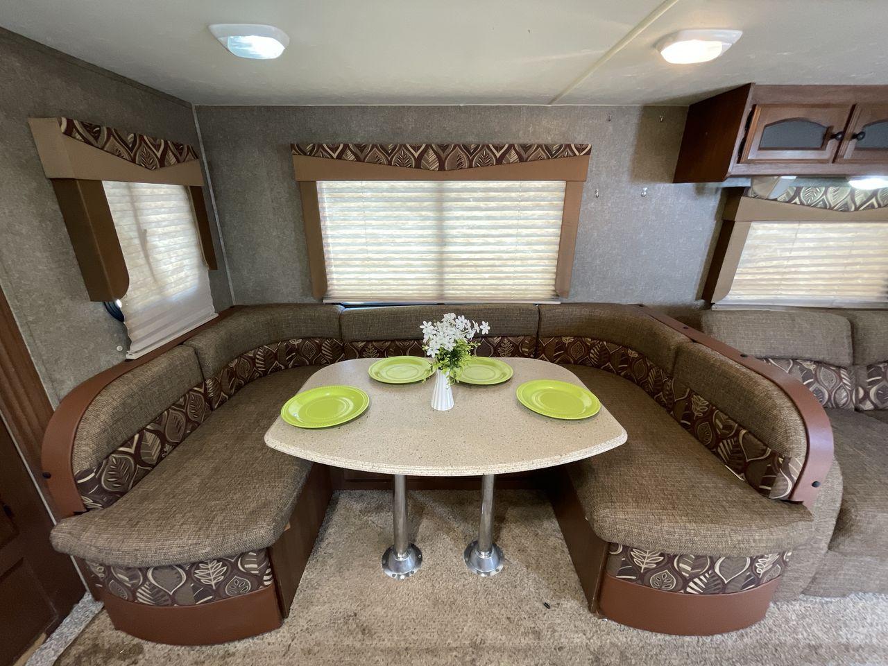 2015 WHITE COACHMEN FREEDOM EXPRESS 305R (5ZT2FEWB3FA) , Length: 34.5 ft | Dry Weight: 6,199 lbs | Gross Weight: 9,500 lbs | Slides: 2 transmission, located at 4319 N Main St, Cleburne, TX, 76033, (817) 678-5133, 32.385960, -97.391212 - Photo #12