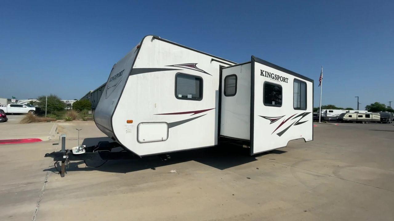 2014 WHITE GULFSTREAM KINGSPORT 265BHG (1NL1GTM28E1) , Length: 28.92 ft. | Dry Weight: 6,000 lbs. | Slides: 1 transmission, located at 4319 N Main Street, Cleburne, TX, 76033, (817) 221-0660, 32.435829, -97.384178 - With the 2014 Gulf Stream Kingsport 265BHG Travel Trailer, go out on your camping excursions. This travel trailer, built for ease and comfort, provides a flexible and luxurious living area for wonderful outdoor adventures. This unit has dimensions of 28.92 ft in length, 8 ft in width, and 10.75 f - Photo #5