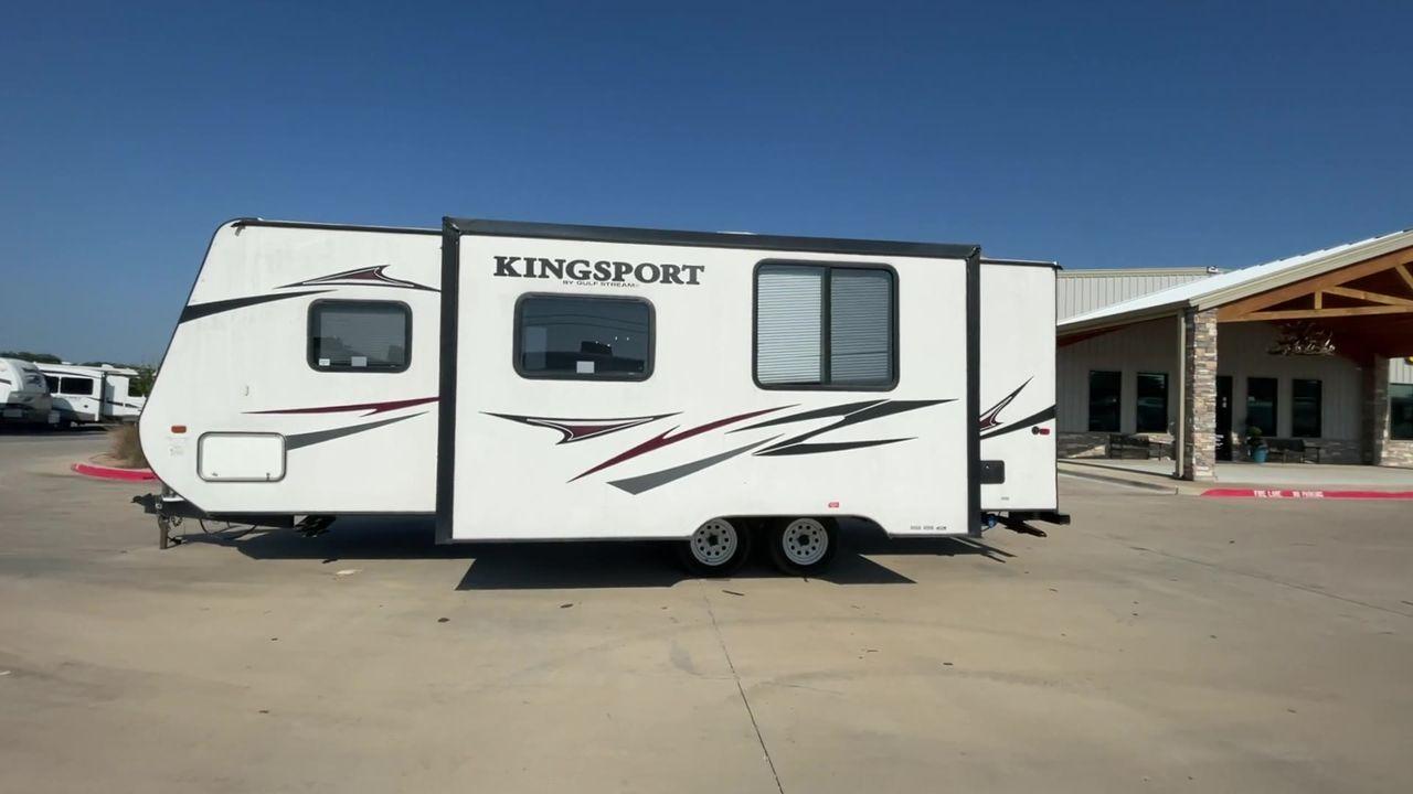 2014 WHITE GULFSTREAM KINGSPORT 265BHG (1NL1GTM28E1) , Length: 28.92 ft. | Dry Weight: 6,000 lbs. | Slides: 1 transmission, located at 4319 N Main St, Cleburne, TX, 76033, (817) 678-5133, 32.385960, -97.391212 - With the 2014 Gulf Stream Kingsport 265BHG Travel Trailer, go out on your camping excursions. This travel trailer, built for ease and comfort, provides a flexible and luxurious living area for wonderful outdoor adventures. This unit has dimensions of 28.92 ft in length, 8 ft in width, and 10.75 f - Photo #6