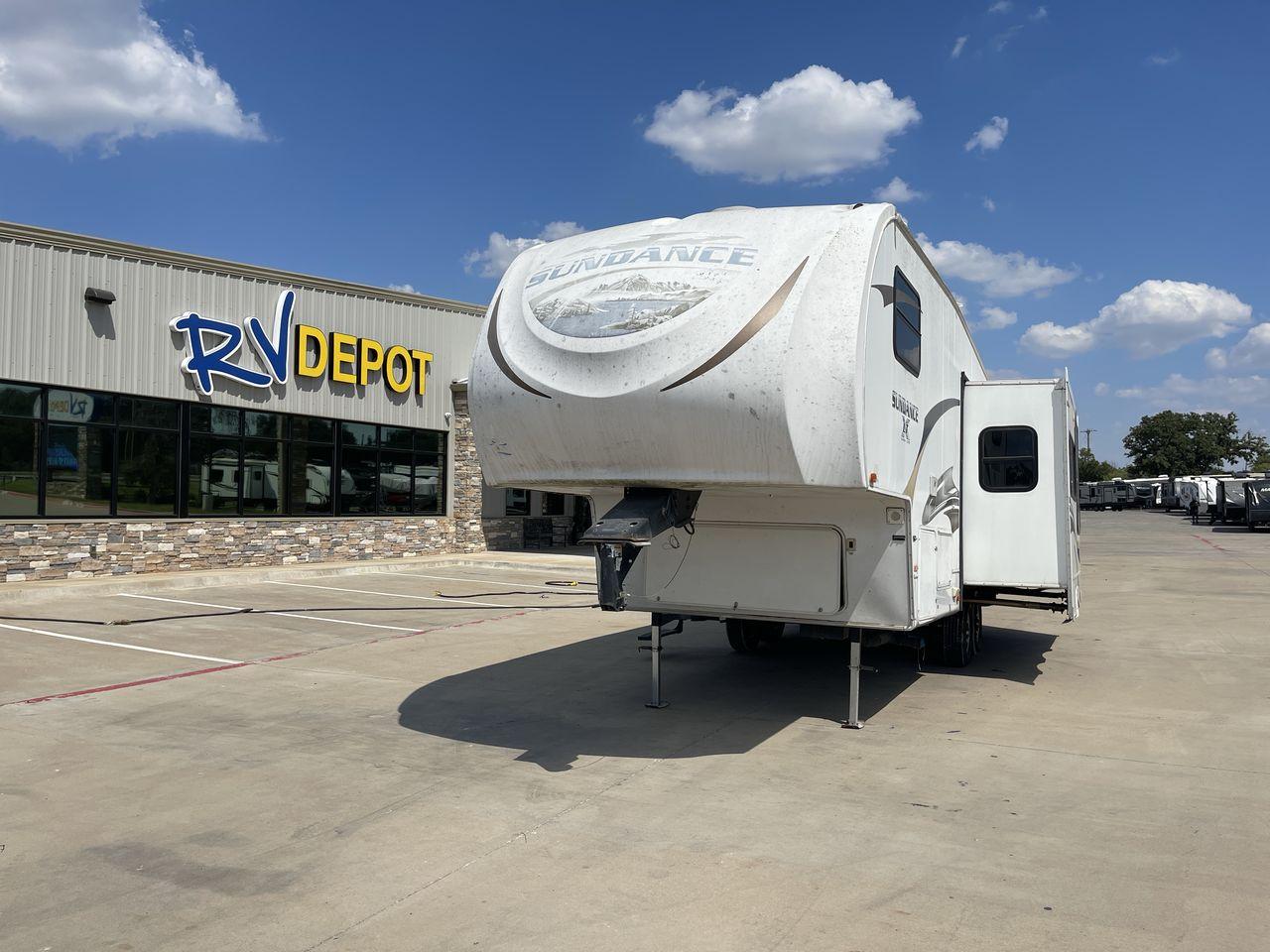 photo of 2011 SUNDANCE 265RK FIFTH WHEEL