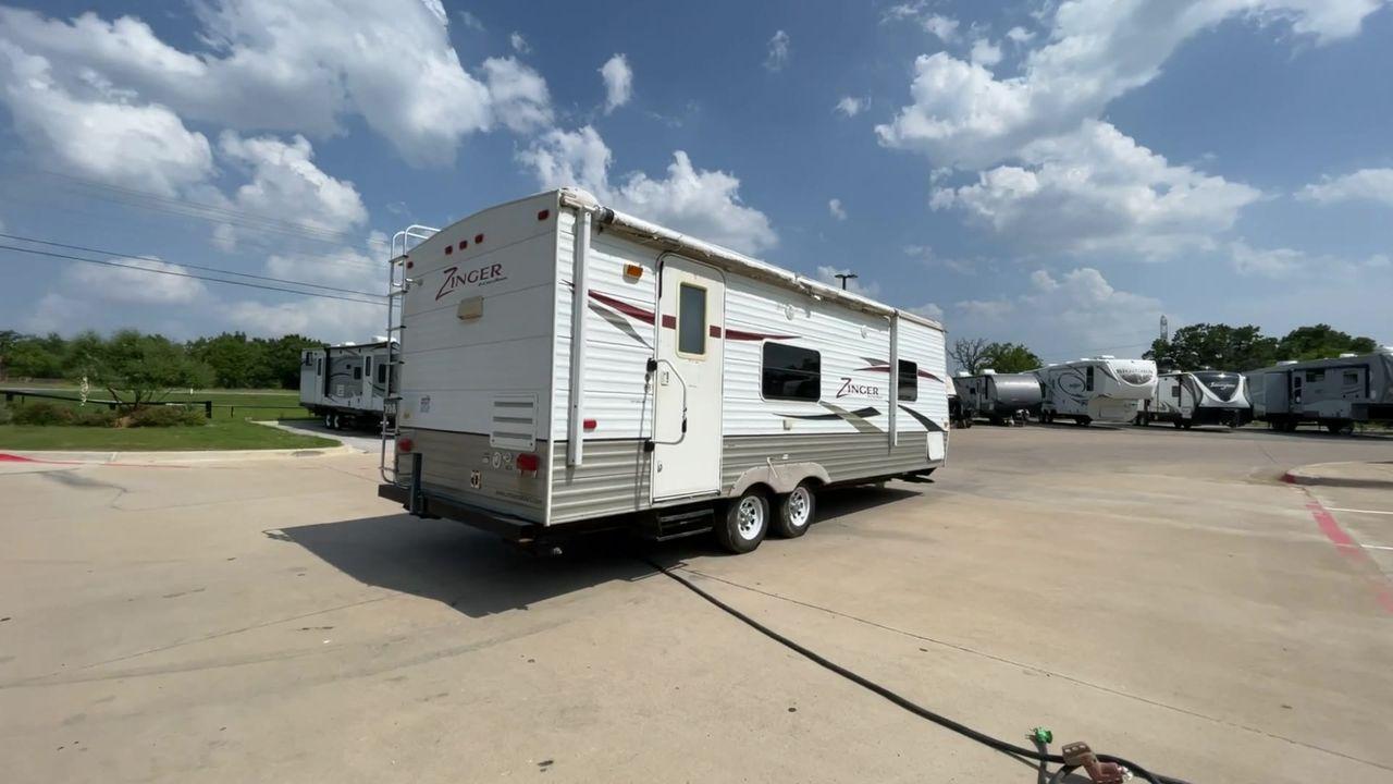 2010 WHITE CROSSROADS ZINGER (4V0TC252XAA) , Length: 26 ft | Dry Weight: 4,519 lbs | Gross Weight: 7,580 lbs | Slides: 1 transmission, located at 4319 N Main Street, Cleburne, TX, 76033, (817) 221-0660, 32.435829, -97.384178 - With the 2010 CrossRoads RV Zinger ZT250RK, you may have the perfect balance of comfort and convenience. The dry weight of this 26-foot travel trailer is 4,519 pounds, while the gross weight is 7,580. This makes it easy to tow without sacrificing space or comfort. This RV has a single slide-out and - Photo #1