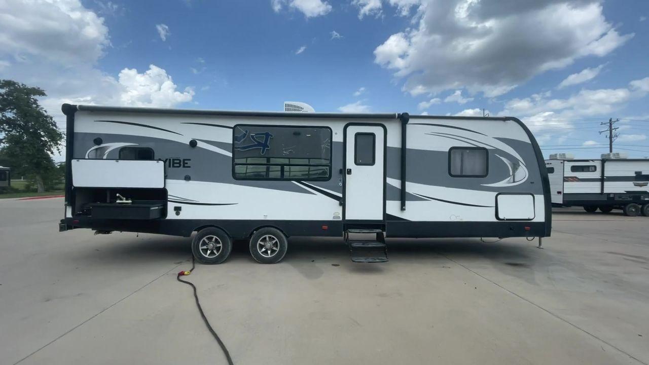 2017 TAN FOREST RIVER VIBE 268RKS (4X4TVBC22H4) , Length: 34.5 ft. | Dry Weight: 6,540 lbs. | Slides: 1 transmission, located at 4319 N Main St, Cleburne, TX, 76033, (817) 678-5133, 32.385960, -97.391212 - Experience the 2017 Forest River Vibe 268RKS Travel Trailer, which offers the ideal fusion of comfort and style. This travel trailer provides a comfortable living area for your travels and is ideal for both novice and experienced RVers. The dimensions of this unit are 34.5 ft in length, 8 ft in w - Photo #2