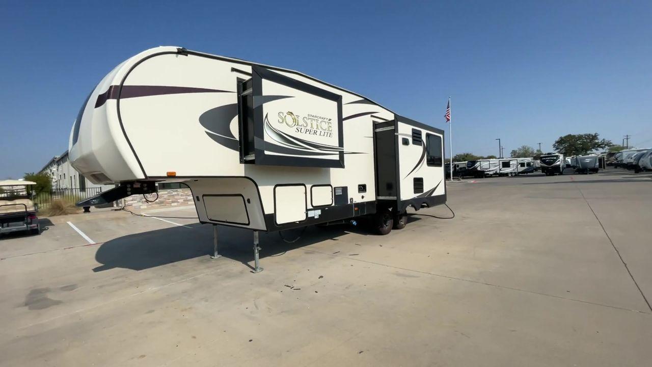 2017 TAN STARCRAFT SOLSTICE 287RLS (1SACS0BPXH2) , Length: 31.33 ft. | Dry Weight: 8,064 lbs. | Gross Weight: 10,000 lbs. | Slides: 3 transmission, located at 4319 N Main St, Cleburne, TX, 76033, (817) 678-5133, 32.385960, -97.391212 - The 2017 Starcraft Solstice 27RLS Fifth Wheel is a premium option for those seeking comfort and convenience on the road. Measuring at 33 feet and with a dry weight of 8,064 lbs., the Solstice 27RLS provides ample living space while remaining easily maneuverable.Step inside to find a well-appointed i - Photo #5