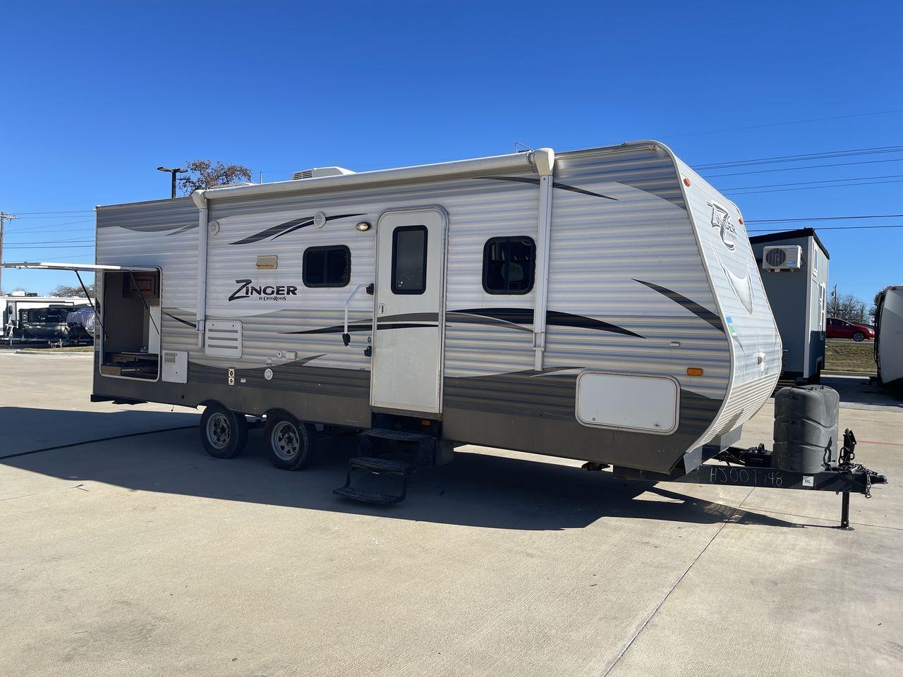 2017 WHITE CROSSROADS ZINGER 25RB (4V0TC2523HJ) , Length: 29.5 ft. | Dry Weight: 6,276 lbs. | Gross Weight: 7,870 lbs. | Slides: 1 transmission, located at 4319 N Main St, Cleburne, TX, 76033, (817) 678-5133, 32.385960, -97.391212 - Photo #20