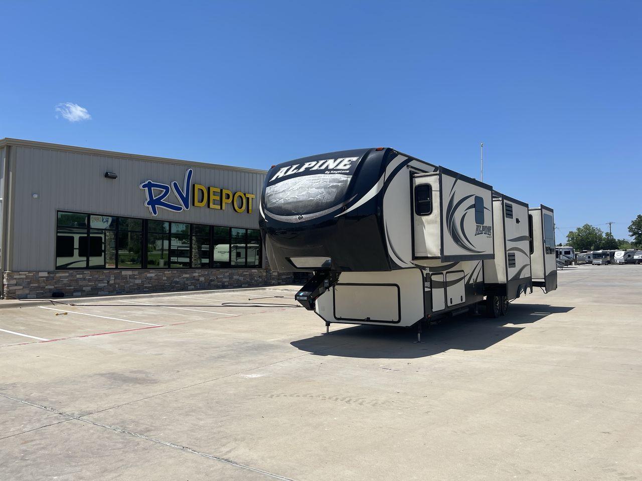 2015 WHITE KEYSTONE ALPINE 3535RE (4YDF35320FE) , Length: 39.08 ft. | Dry Weight: 12,416 lbs. | Gross Weight: 15,500 lbs. | Slides: 4 transmission, located at 4319 N Main Street, Cleburne, TX, 76033, (817) 221-0660, 32.435829, -97.384178 - Improve your RV experience with the 2015 Keystone Alpine 3535RE, a high-end fifth wheel that embodies ease and style. This model, which is an impressive 39.08 feet long, was carefully made for discerning travelers who want a perfect mix of style and usefulness. Because it is made of an aluminum body - Photo #0