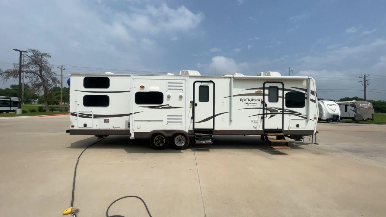 2015 WHITE FOREST RIVER ROCKWOOD 8327SS (4X4TRLH24F1) , Length: 35.25 ft. | Dry Weight: 7,694 lbs. | Gross Weight: 9,150 lbs. | Slides: 4 transmission, located at 4319 N Main Street, Cleburne, TX, 76033, (817) 221-0660, 32.435829, -97.384178 - This 2015 Forest River Rockwood 8327SS travel trailer measures 35.25 ft. It has a width of 8 ft and a height of 9.83 ft. The dry weight is 7,694 lbs, and the payload capacity is 1,456 lbs. It has a GVWR of 9,150 lbs and a hitch weight of 1,035 lbs. It is constructed out of aluminum body material and - Photo #2