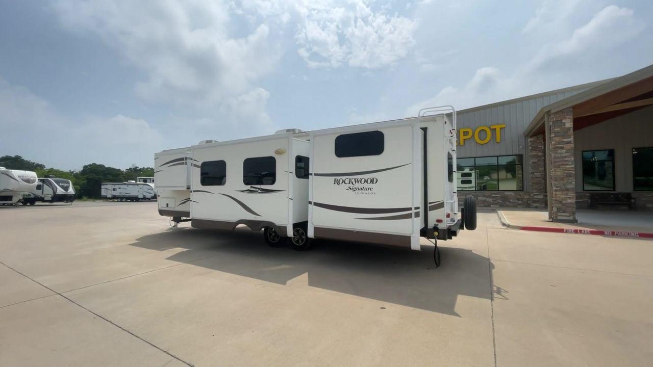 2015 WHITE FOREST RIVER ROCKWOOD 8327SS (4X4TRLH24F1) , Length: 35.25 ft. | Dry Weight: 7,694 lbs. | Gross Weight: 9,150 lbs. | Slides: 4 transmission, located at 4319 N Main Street, Cleburne, TX, 76033, (817) 221-0660, 32.435829, -97.384178 - This 2015 Forest River Rockwood 8327SS travel trailer measures 35.25 ft. It has a width of 8 ft and a height of 9.83 ft. The dry weight is 7,694 lbs, and the payload capacity is 1,456 lbs. It has a GVWR of 9,150 lbs and a hitch weight of 1,035 lbs. It is constructed out of aluminum body material and - Photo #7