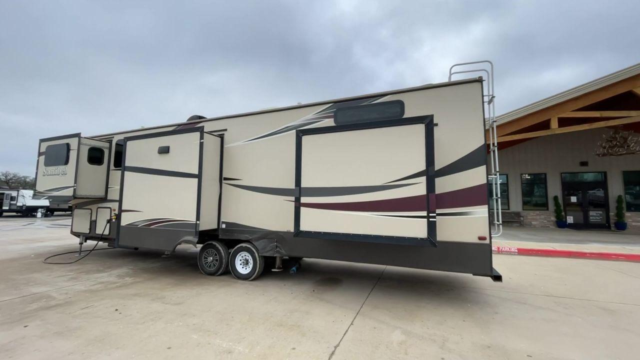 2017 BROWN FOREST RIVER SANIBEL 3901FL (5ZT3SN4B1HG) , Length: 41.83 ft. | Dry Weight: 13,979 lbs. | Slides: 5 transmission, located at 4319 N Main Street, Cleburne, TX, 76033, (817) 221-0660, 32.435829, -97.384178 - Photo #7