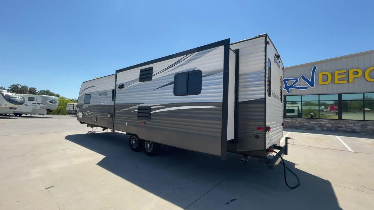 2019 TAN FOREST RIVER AVENGER 32DEN (5ZT2AVXB6KB) , Length: 37.92 ft. | Dry Weight: 7,989 lbs. | Slides: 2 transmission, located at 4319 N Main St, Cleburne, TX, 76033, (817) 678-5133, 32.385960, -97.391212 - Measuring an impressive 36 feet, this model unfolds to reveal two strategically placed slide-outs, creating a spacious haven for relaxation. The master bedroom welcomes you with a queen-size bed and ample storage, ensuring a peaceful retreat after a day of outdoor exploration. The living area is a h - Photo #7