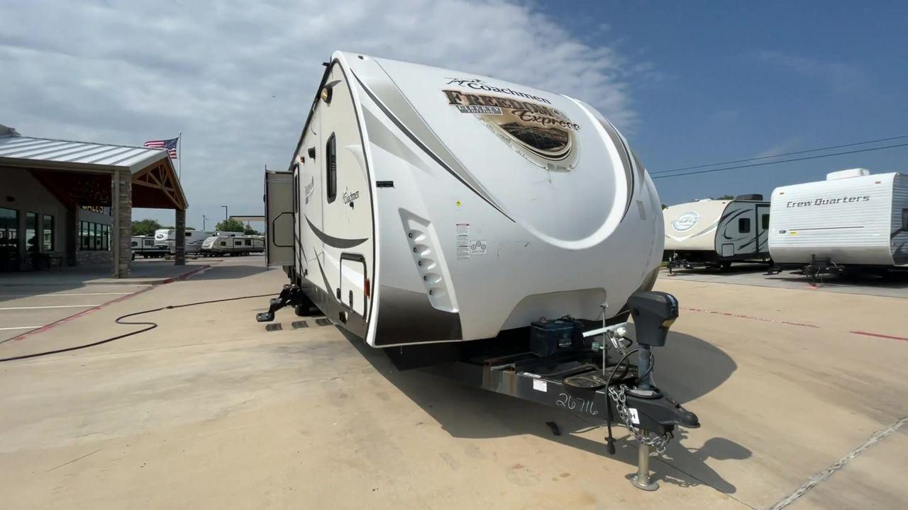 2017 TAN FOREST RIVER FREEDOM EXPRESS 320B (5ZT2FEXB6HA) , Length: 36.92 ft. | Dry Weight: 7,734 lbs. | Gross Weight: 10,700 lbs. | Slides: 3 transmission, located at 4319 N Main St, Cleburne, TX, 76033, (817) 678-5133, 32.385960, -97.391212 - If you are in the market for a spacious and comfortable travel trailer bunk house, then look no further than this 2017 FOREST RIVER FREEDOM EXPRESS 320B available for sale at RV Depot in Cleburne, TX. With its affordable price of $41,995, this RV is a great option for families or individuals looking - Photo #4