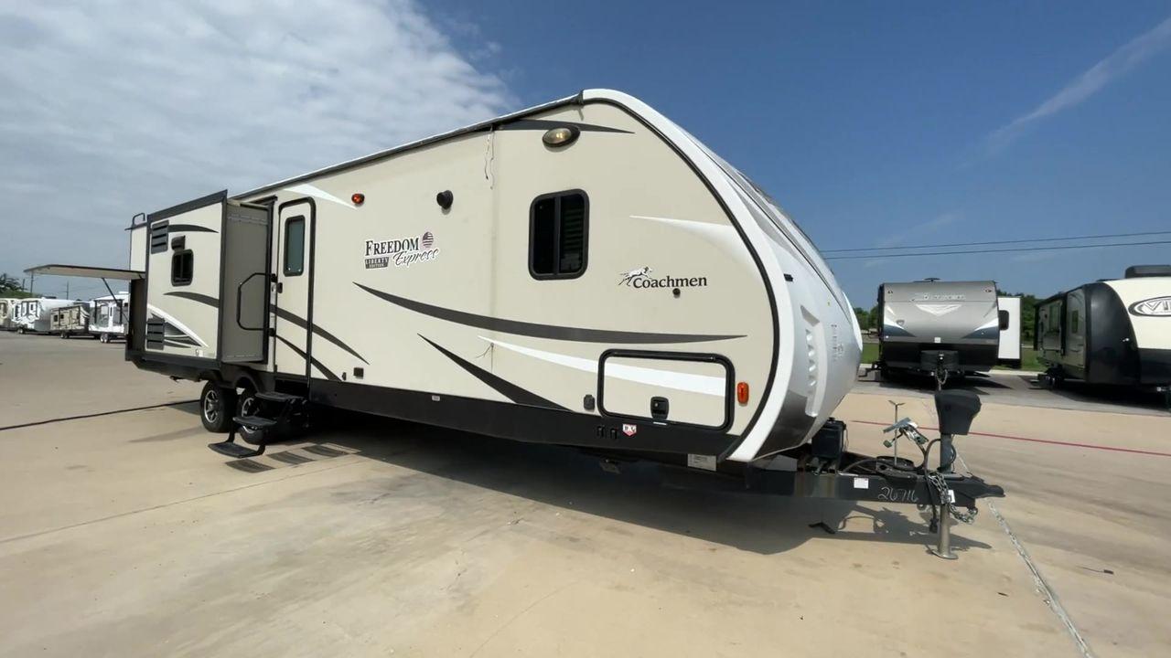 2017 TAN FOREST RIVER FREEDOM EXPRESS 320B (5ZT2FEXB6HA) , Length: 36.92 ft. | Dry Weight: 7,734 lbs. | Gross Weight: 10,700 lbs. | Slides: 3 transmission, located at 4319 N Main St, Cleburne, TX, 76033, (817) 678-5133, 32.385960, -97.391212 - If you are in the market for a spacious and comfortable travel trailer bunk house, then look no further than this 2017 FOREST RIVER FREEDOM EXPRESS 320B available for sale at RV Depot in Cleburne, TX. With its affordable price of $41,995, this RV is a great option for families or individuals looking - Photo #5