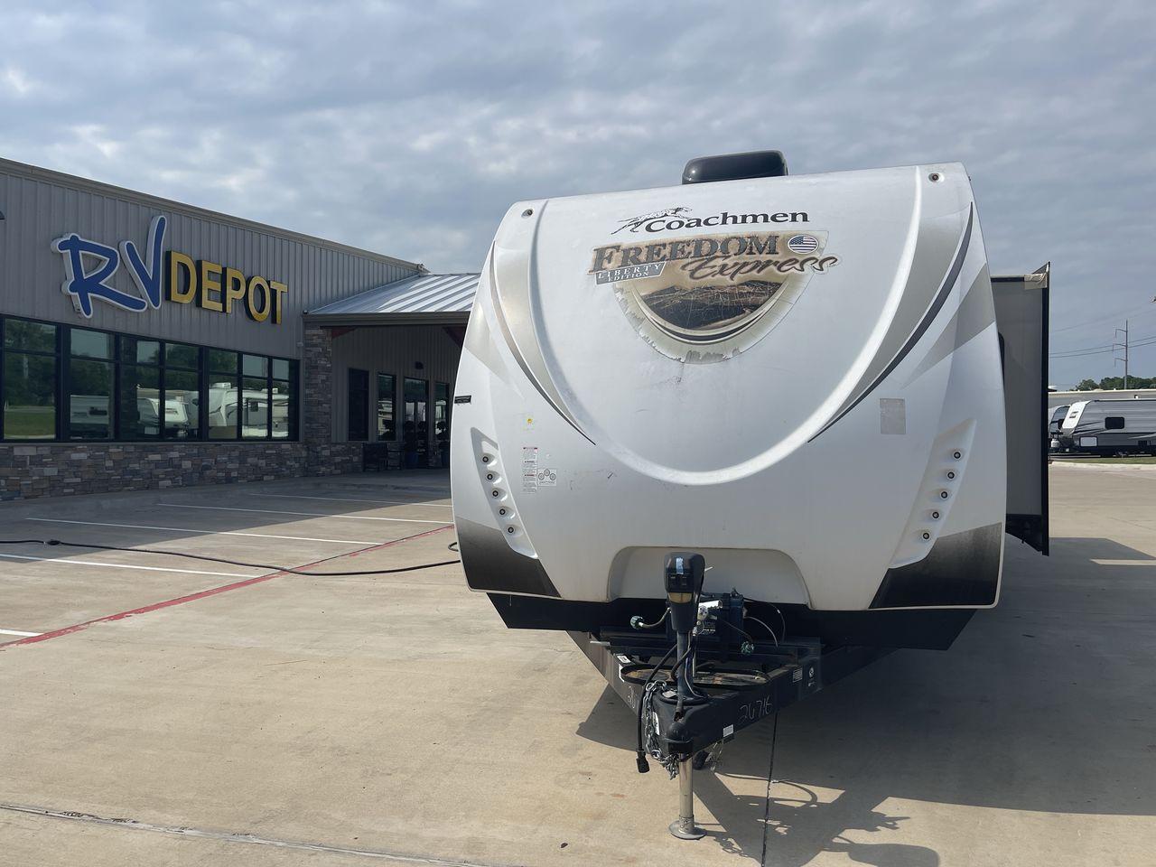 2017 TAN FOREST RIVER FREEDOM EXPRESS 320B (5ZT2FEXB6HA) , Length: 36.92 ft. | Dry Weight: 7,734 lbs. | Gross Weight: 10,700 lbs. | Slides: 3 transmission, located at 4319 N Main St, Cleburne, TX, 76033, (817) 678-5133, 32.385960, -97.391212 - If you are in the market for a spacious and comfortable travel trailer bunk house, then look no further than this 2017 FOREST RIVER FREEDOM EXPRESS 320B available for sale at RV Depot in Cleburne, TX. With its affordable price of $41,995, this RV is a great option for families or individuals looking - Photo #0
