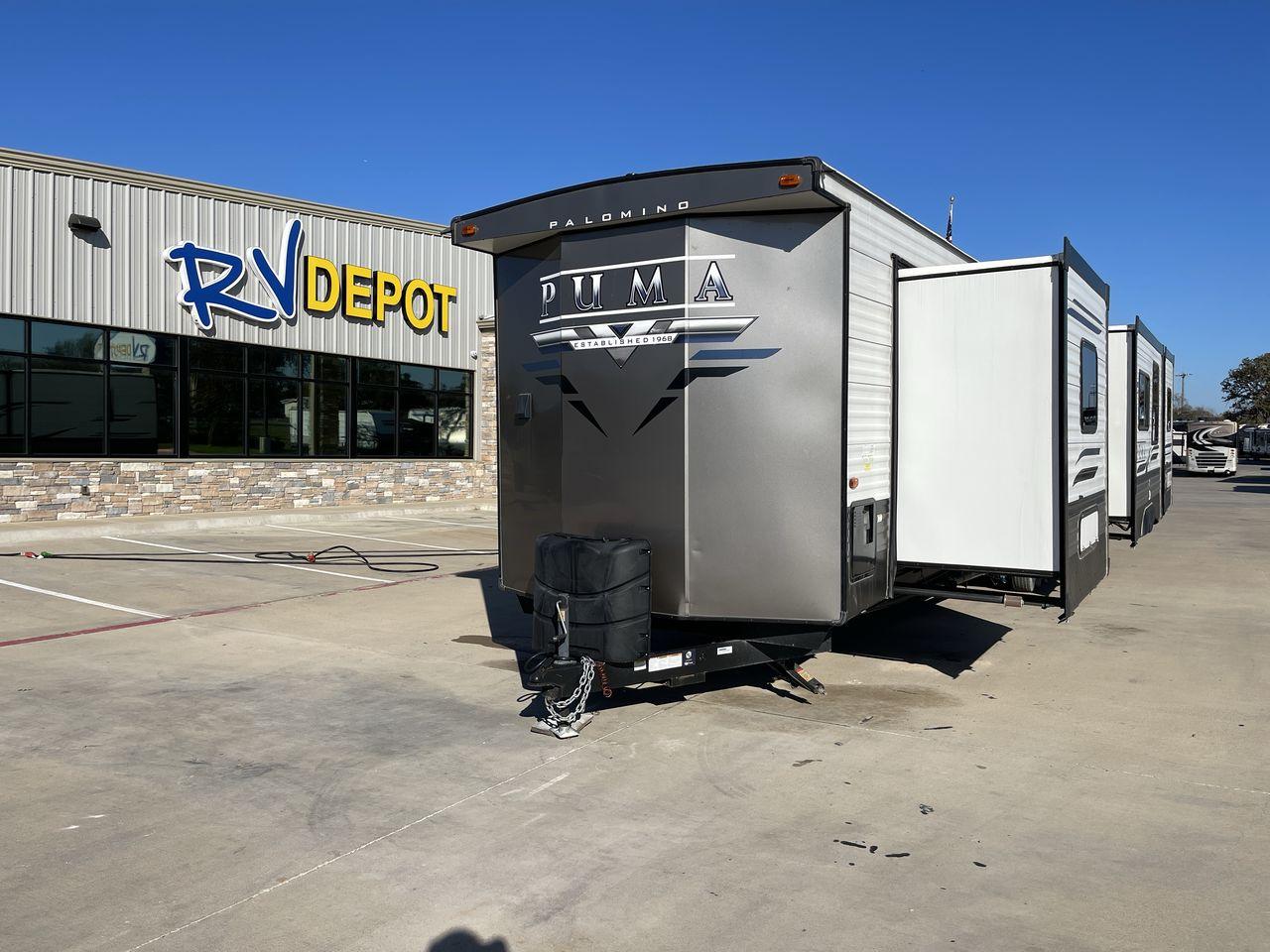 2022 WHITE PUMA 39DBT (4X4TPUR29NP) , Length: 42.33 ft. | Dry Weight: 10,162 lbs. | Gross Weight: 12,000 lbs. | Slides: 3 transmission, located at 4319 N Main St, Cleburne, TX, 76033, (817) 678-5133, 32.385960, -97.391212 - Are you in the market for a spacious and luxurious travel trailer bunk house? Look no further than RV Depot in Cleburne, TX, where we have a stunning 2022 PUMA 39DBT available for sale. With its impressive features and unbeatable price of $47,995, this travel trailer is sure to exceed your expectati - Photo #0