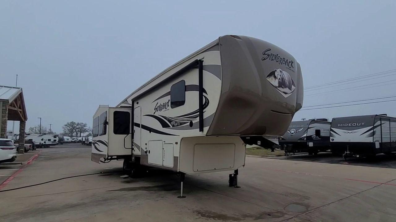 2015 BROWN FOREST RIVER SILVERBACK 29IK (4X4FCRE23FS) , Length: 33.92 ft. | Dry Weight: 10,829 lbs. | Gross Weight: 14,040 lbs. | Slides: 3 transmission, located at 4319 N Main St, Cleburne, TX, 76033, (817) 678-5133, 32.385960, -97.391212 - Photo #3