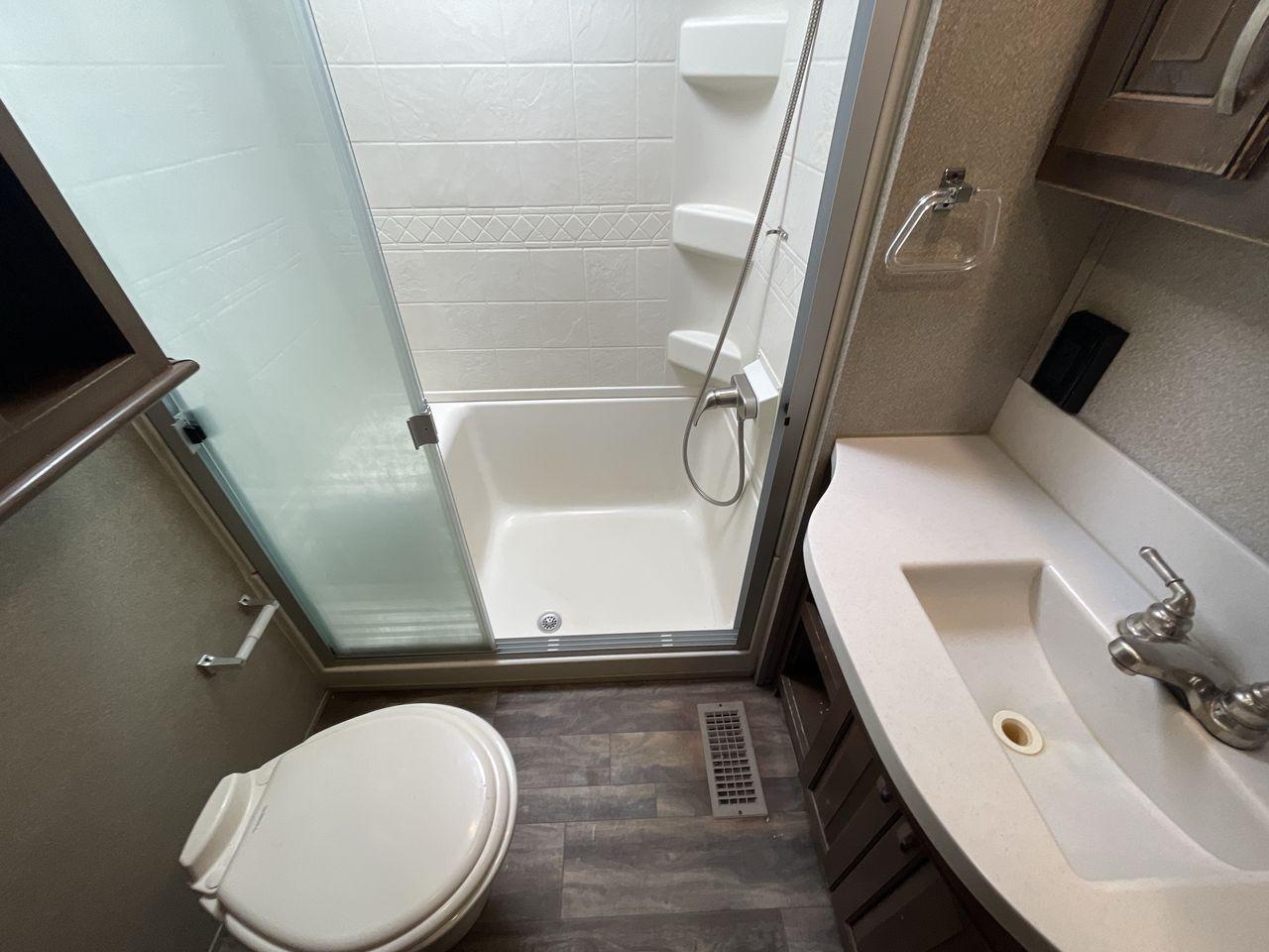 2018 TAN FOREST RIVER CEDAR CREEK 37MBH (4X4FCRN28JS) , located at 4319 N Main St, Cleburne, TX, 76033, (817) 678-5133, 32.385960, -97.391212 - Photo #16