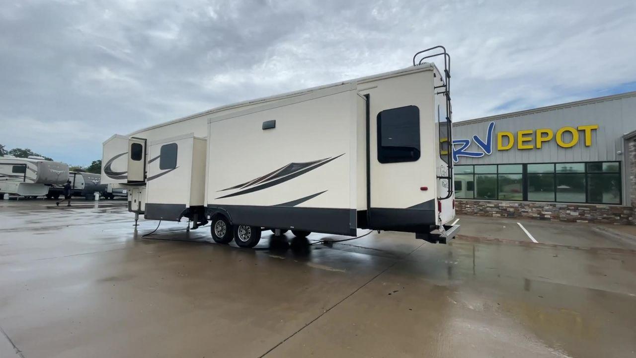 2018 TAN FOREST RIVER CEDAR CREEK 37MBH (4X4FCRN28JS) , located at 4319 N Main St, Cleburne, TX, 76033, (817) 678-5133, 32.385960, -97.391212 - Photo #9