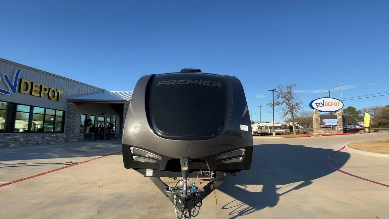 2018 BLACK KEYSTONE PREMIER 30RIPR (4YDT29R22JD) , Length: 35.42 ft. | Dry Weight: 6,675 lbs. | Gross Weight: 8,200 lbs. | Slides: 2 transmission, located at 4319 N Main St, Cleburne, TX, 76033, (817) 678-5133, 32.385960, -97.391212 - Photo #4