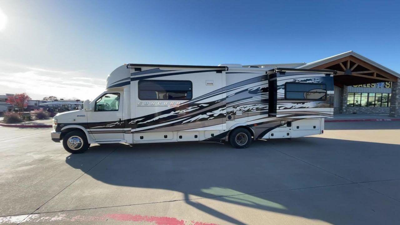 2011 WHITE COACHMEN CONCORD 300TS (1FDEX4FS9BD) , Length: 30.83 ft. | Dry Weight: 12,110 lbs. | Gross Weight: 14,500 lbs. | Slides: 3 transmission, located at 4319 N Main St, Cleburne, TX, 76033, (817) 678-5133, 32.385960, -97.391212 - The 2011 Coachmen Concord 300TS, a class C motorhome that redefines travel comfort and convenience. With a length of 31 feet, this well-maintained model is built on a Ford E450 chassis, powered by a dependable Triton V10 engine, ensuring a smooth and reliable journey. The Concord 300TS features thre - Photo #6