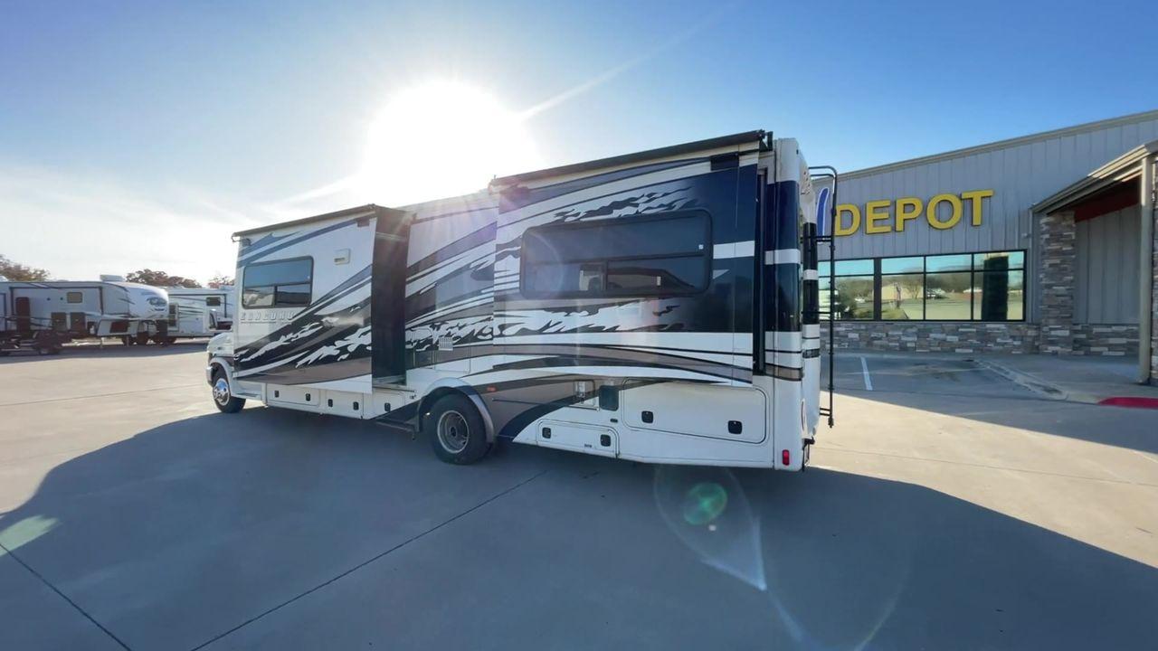 2011 WHITE COACHMEN CONCORD 300TS (1FDEX4FS9BD) , Length: 30.83 ft. | Dry Weight: 12,110 lbs. | Gross Weight: 14,500 lbs. | Slides: 3 transmission, located at 4319 N Main St, Cleburne, TX, 76033, (817) 678-5133, 32.385960, -97.391212 - The 2011 Coachmen Concord 300TS, a class C motorhome that redefines travel comfort and convenience. With a length of 31 feet, this well-maintained model is built on a Ford E450 chassis, powered by a dependable Triton V10 engine, ensuring a smooth and reliable journey. The Concord 300TS features thre - Photo #7