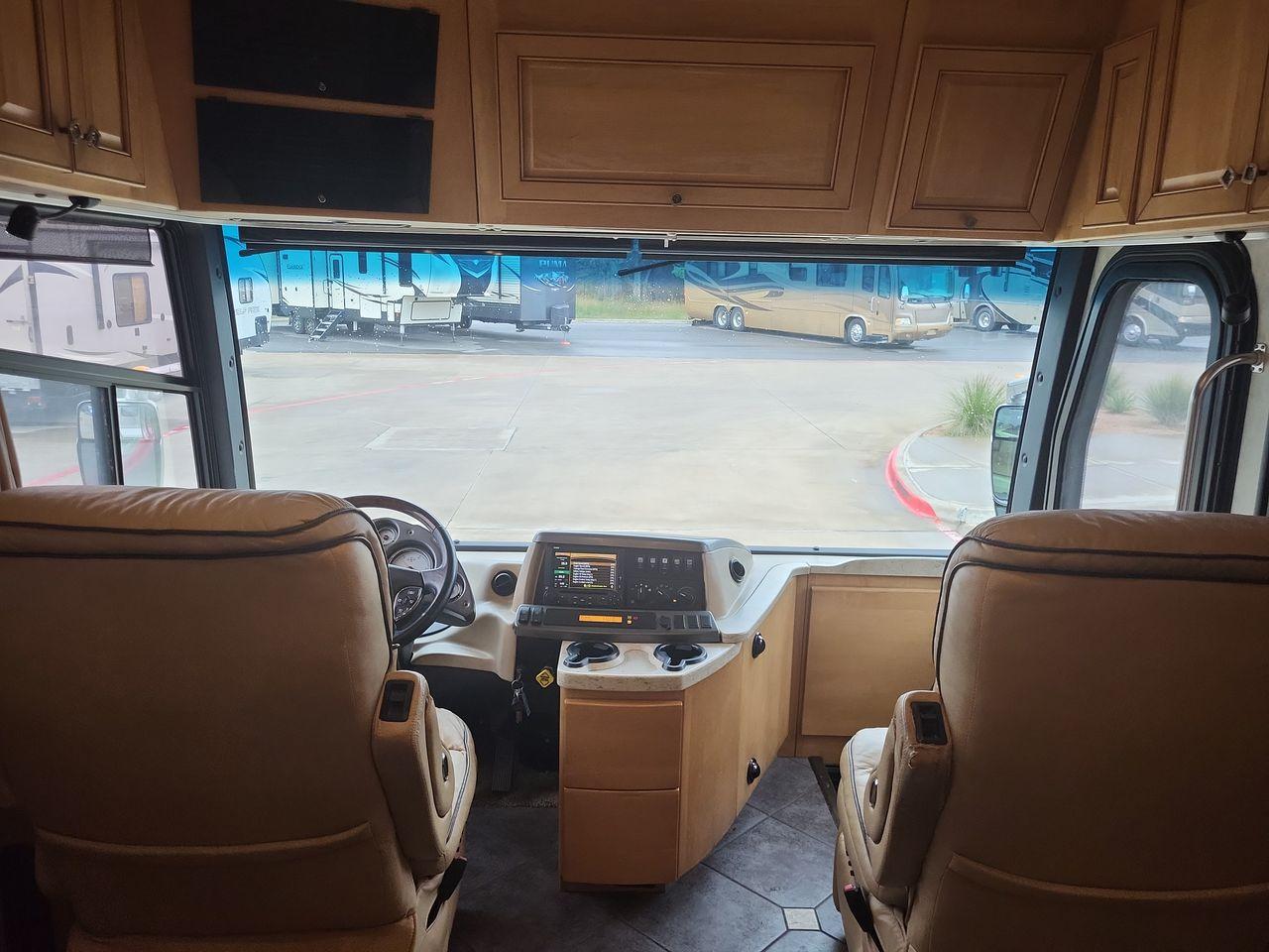 2009 WHITE FLEETWOOD AMERICAM ALLEGIANCE 40X (4VZBR1D9X9C) , Length: 40.96 ft. | Gross Weight: 34,600 lbs. | Slides: 3 transmission, located at 4319 N Main St, Cleburne, TX, 76033, (817) 678-5133, 32.385960, -97.391212 - Photo #10