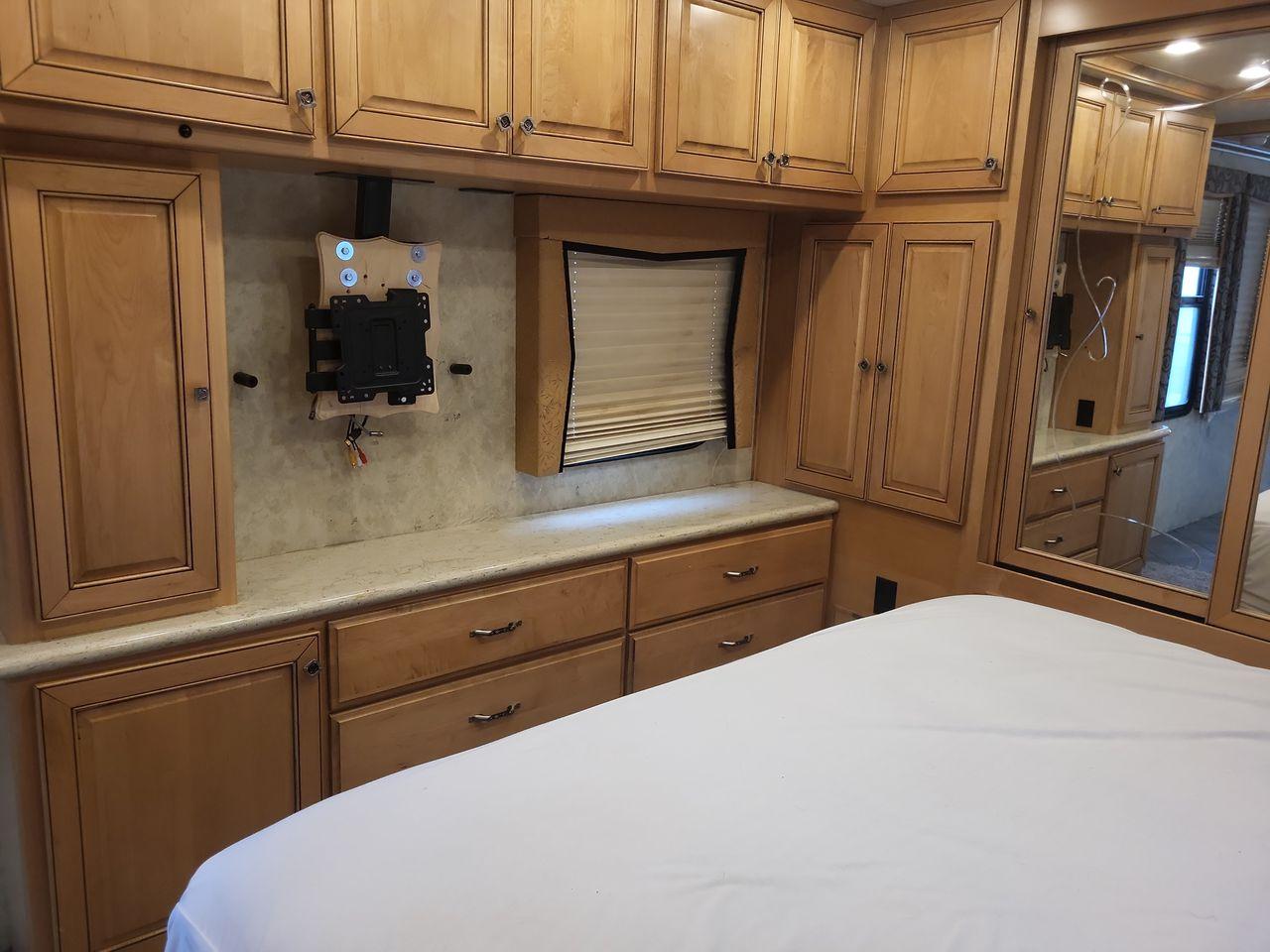 2009 WHITE AMERICAN COACH ALLEGIANCE 40X (4VZBR1D9X9C) , Length: 40.96 ft. | Gross Weight: 34,600 lbs. | Slides: 3 transmission, located at 4319 N Main St, Cleburne, TX, 76033, (817) 678-5133, 32.385960, -97.391212 - Photo #19