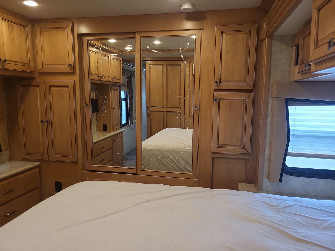 2009 WHITE AMERICAN COACH ALLEGIANCE 40X (4VZBR1D9X9C) , Length: 40.96 ft. | Gross Weight: 34,600 lbs. | Slides: 3 transmission, located at 4319 N Main St, Cleburne, TX, 76033, (817) 678-5133, 32.385960, -97.391212 - Photo #20