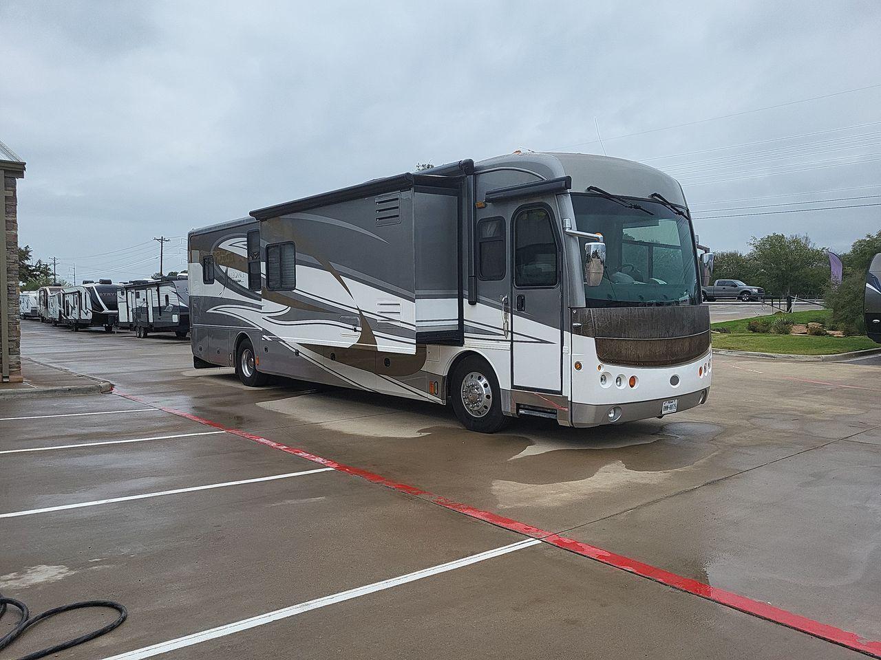 2009 WHITE AMERICAN COACH ALLEGIANCE 40X (4VZBR1D9X9C) , Length: 40.96 ft. | Gross Weight: 34,600 lbs. | Slides: 3 transmission, located at 4319 N Main St, Cleburne, TX, 76033, (817) 678-5133, 32.385960, -97.391212 - Photo #6