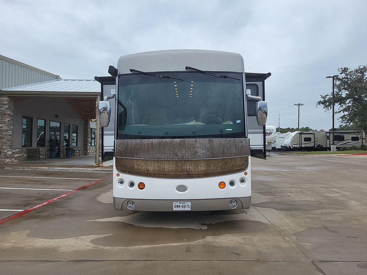 2009 WHITE FLEETWOOD AMERICAM ALLEGIANCE 40X (4VZBR1D9X9C) , Length: 40.96 ft. | Gross Weight: 34,600 lbs. | Slides: 3 transmission, located at 4319 N Main Street, Cleburne, TX, 76033, (817) 221-0660, 32.435829, -97.384178 - Photo #7