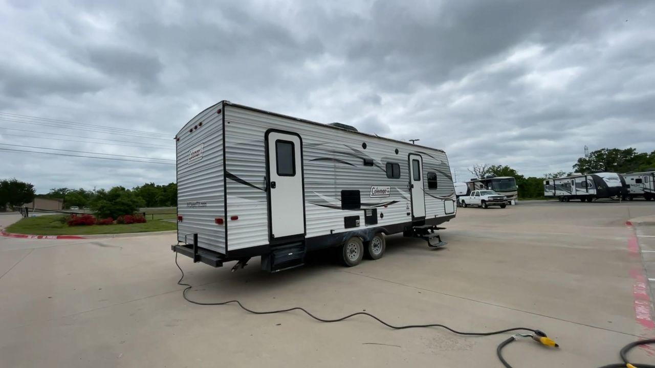 2017 WHITE KEYSTONE COLEMAN 263BH (4YDT26322HH) , Length: 30.58 ft. | Dry Weight: 5,820 lbs. | Slides: 1 transmission, located at 4319 N Main Street, Cleburne, TX, 76033, (817) 221-0660, 32.435829, -97.384178 - Photo #1