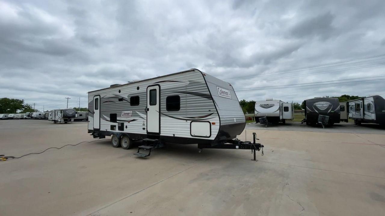 2017 WHITE KEYSTONE COLEMAN 263BH (4YDT26322HH) , Length: 30.58 ft. | Dry Weight: 5,820 lbs. | Slides: 1 transmission, located at 4319 N Main Street, Cleburne, TX, 76033, (817) 221-0660, 32.435829, -97.384178 - Photo #3