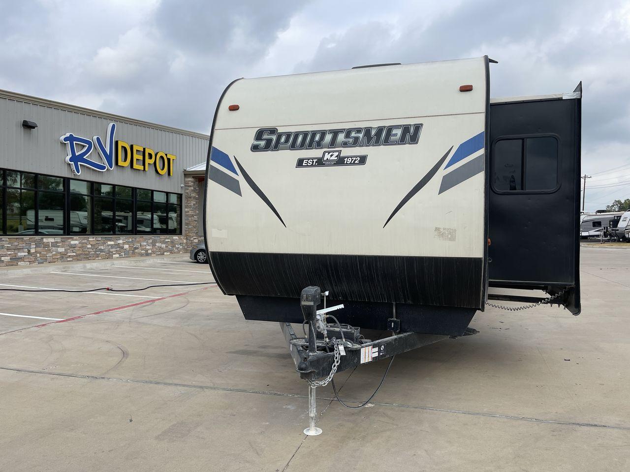2021 WHITE KZ SPORTSMEN 363RL (4EZTS3722M5) , Length: 40.75 ft | Dry Weight: 8,910 lbs | GVWR: 10,460 lbs | Slides: 3 transmission, located at 4319 N Main Street, Cleburne, TX, 76033, (817) 221-0660, 32.435829, -97.384178 - Experience the ultimate in comfort and elegance with the 2021 KZ Sportsmen 363RL travel trailer. The comfort and style you require for your outdoor experiences are provided by this roomy and feature-rich RV. The dimensions of this unit are 40.75 ft in length, 8 ft in width, and 11.33 ft in height. I - Photo #0