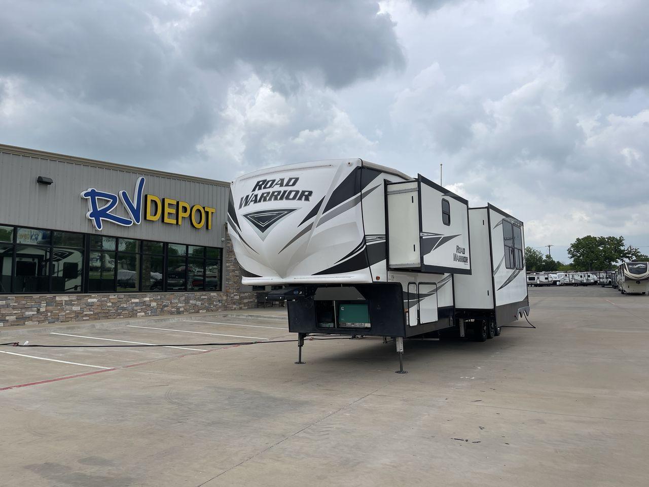 2019 HEARTLAND ROAD WARRIOR 427RW (5SFCG4435KE) , Length: 44.08 ft. | Dry Weight: 16,400 lbs. | Gross Weight: 20,000 lbs. | Slides: 2 transmission, located at 4319 N Main Street, Cleburne, TX, 76033, (817) 221-0660, 32.435829, -97.384178 - The 2019 Heartland Road Warrior 427RW fifth wheel toy hauler is ready for your next journey. The length of this amazing RV is 44.08 feet, its dry weight is 16,400 lbs and its gross weight is 20,000 lbs. This makes it stable and long-lasting on the road. This RV is strong and stylish, with two slides - Photo #0