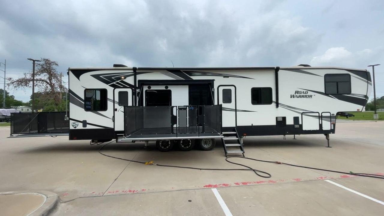 2019 HEARTLAND ROAD WARRIOR 427RW (5SFCG4435KE) , Length: 44.08 ft. | Dry Weight: 16,400 lbs. | Gross Weight: 20,000 lbs. | Slides: 2 transmission, located at 4319 N Main Street, Cleburne, TX, 76033, (817) 221-0660, 32.435829, -97.384178 - The 2019 Heartland Road Warrior 427RW fifth wheel toy hauler is ready for your next journey. The length of this amazing RV is 44.08 feet, its dry weight is 16,400 lbs and its gross weight is 20,000 lbs. This makes it stable and long-lasting on the road. This RV is strong and stylish, with two slides - Photo #2