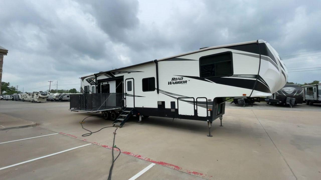 2019 HEARTLAND ROAD WARRIOR 427RW (5SFCG4435KE) , Length: 44.08 ft. | Dry Weight: 16,400 lbs. | Gross Weight: 20,000 lbs. | Slides: 2 transmission, located at 4319 N Main Street, Cleburne, TX, 76033, (817) 221-0660, 32.435829, -97.384178 - The 2019 Heartland Road Warrior 427RW fifth wheel toy hauler is ready for your next journey. The length of this amazing RV is 44.08 feet, its dry weight is 16,400 lbs and its gross weight is 20,000 lbs. This makes it stable and long-lasting on the road. This RV is strong and stylish, with two slides - Photo #3