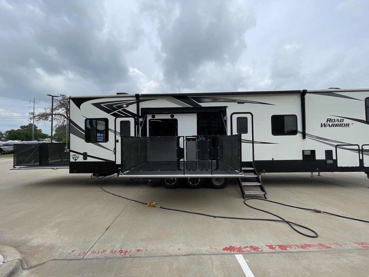 2019 HEARTLAND ROAD WARRIOR 427RW (5SFCG4435KE) , Length: 44.08 ft. | Dry Weight: 16,400 lbs. | Gross Weight: 20,000 lbs. | Slides: 2 transmission, located at 4319 N Main Street, Cleburne, TX, 76033, (817) 221-0660, 32.435829, -97.384178 - The 2019 Heartland Road Warrior 427RW fifth wheel toy hauler is ready for your next journey. The length of this amazing RV is 44.08 feet, its dry weight is 16,400 lbs and its gross weight is 20,000 lbs. This makes it stable and long-lasting on the road. This RV is strong and stylish, with two slides - Photo #24