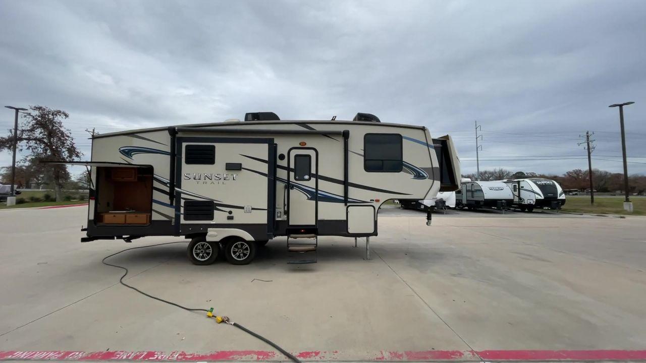 2015 CROSSROADS SUNSET TRAIL RESERVE (4V0FC2624FB) , Length: 30.17 ft | Dry Weight: 6,401 lbs | Gross Weight: 9,542 lbs | Slides: 2 transmission, located at 4319 N Main Street, Cleburne, TX, 76033, (817) 221-0660, 32.435829, -97.384178 - This model has the right mix of space and maneuverability, with a length of 30 feet and a dry weight of 6,401 pounds. With a strong aluminum frame and fiberglass sidewalls, it will last for a long time on the road, making it a great choice for travelers who want both style and dependability. The Sun - Photo #2