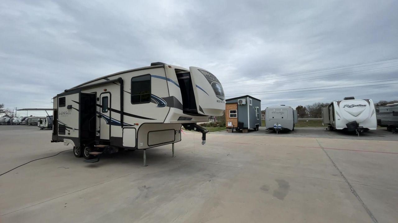 2015 CROSSROADS SUNSET TRAIL RESERVE (4V0FC2624FB) , Length: 30.17 ft | Dry Weight: 6,401 lbs | Gross Weight: 9,542 lbs | Slides: 2 transmission, located at 4319 N Main St, Cleburne, TX, 76033, (817) 678-5133, 32.385960, -97.391212 - This model has the right mix of space and maneuverability, with a length of 30 feet and a dry weight of 6,401 pounds. With a strong aluminum frame and fiberglass sidewalls, it will last for a long time on the road, making it a great choice for travelers who want both style and dependability. The Sun - Photo #3