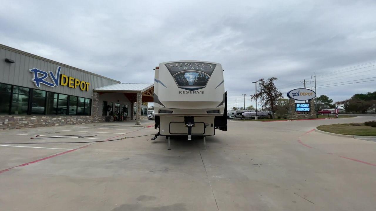 2015 CROSSROADS SUNSET TRAIL RESERVE (4V0FC2624FB) , Length: 30.17 ft | Dry Weight: 6,401 lbs | Gross Weight: 9,542 lbs | Slides: 2 transmission, located at 4319 N Main Street, Cleburne, TX, 76033, (817) 221-0660, 32.435829, -97.384178 - This model has the right mix of space and maneuverability, with a length of 30 feet and a dry weight of 6,401 pounds. With a strong aluminum frame and fiberglass sidewalls, it will last for a long time on the road, making it a great choice for travelers who want both style and dependability. The Sun - Photo #4