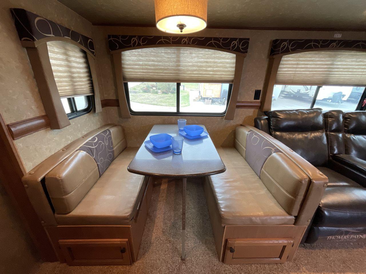 2015 CROSSROADS SUNSET TRAIL RESERVE (4V0FC2624FB) , Length: 30.17 ft | Dry Weight: 6,401 lbs | Gross Weight: 9,542 lbs | Slides: 2 transmission, located at 4319 N Main St, Cleburne, TX, 76033, (817) 678-5133, 32.385960, -97.391212 - This model has the right mix of space and maneuverability, with a length of 30 feet and a dry weight of 6,401 pounds. With a strong aluminum frame and fiberglass sidewalls, it will last for a long time on the road, making it a great choice for travelers who want both style and dependability. The Sun - Photo #14