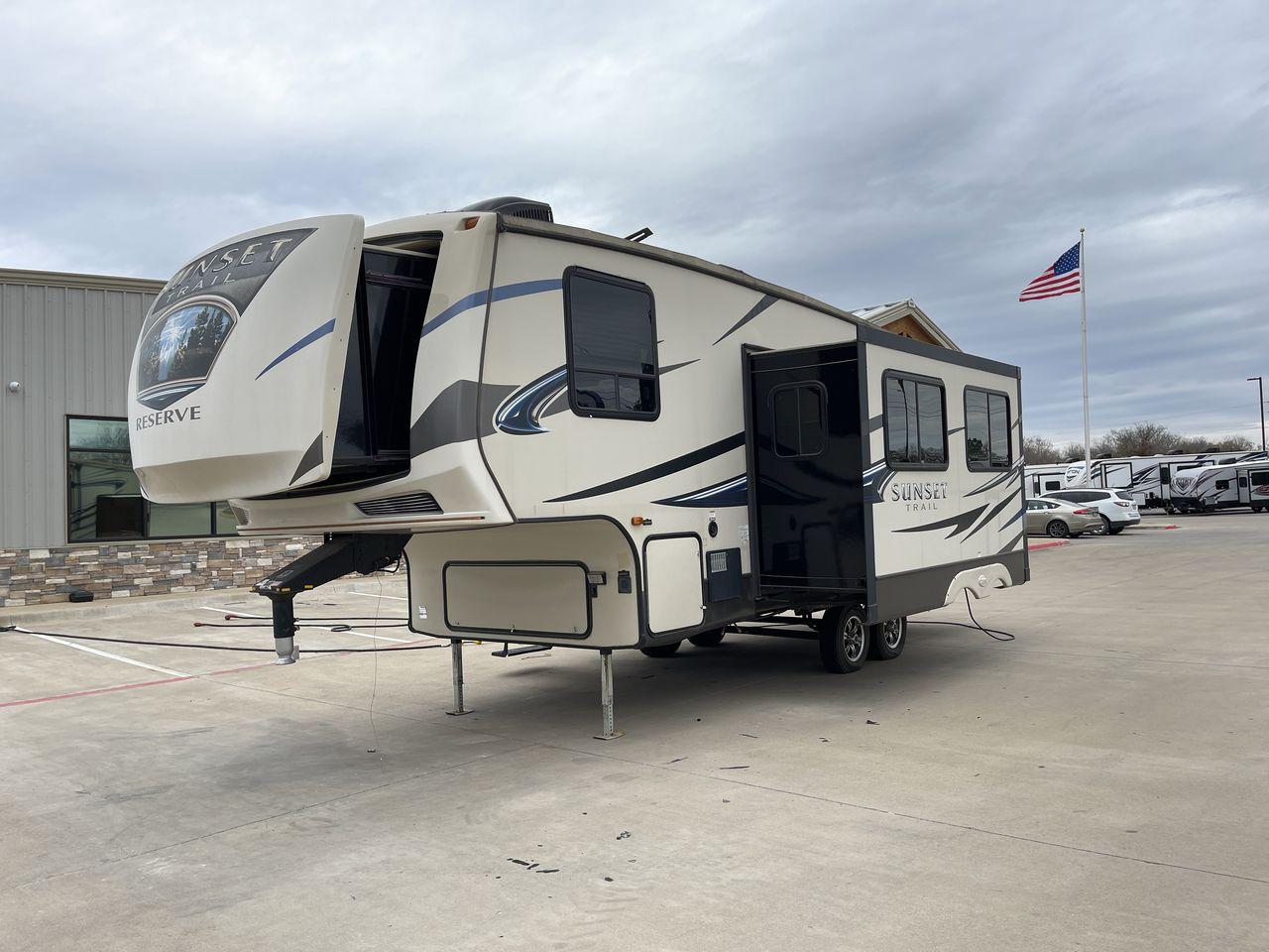 2015 CROSSROADS SUNSET TRAIL RESERVE (4V0FC2624FB) , Length: 30.17 ft | Dry Weight: 6,401 lbs | Gross Weight: 9,542 lbs | Slides: 2 transmission, located at 4319 N Main Street, Cleburne, TX, 76033, (817) 221-0660, 32.435829, -97.384178 - This model has the right mix of space and maneuverability, with a length of 30 feet and a dry weight of 6,401 pounds. With a strong aluminum frame and fiberglass sidewalls, it will last for a long time on the road, making it a great choice for travelers who want both style and dependability. The Sun - Photo #24